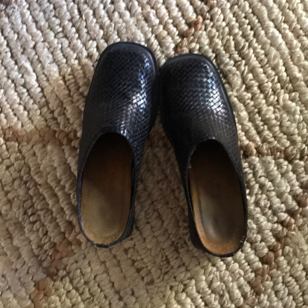 Naot clogs